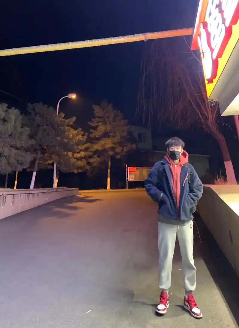 172的帅哥和190左右的普通男生你选择哪一个?@抖音小助手 - 抖音