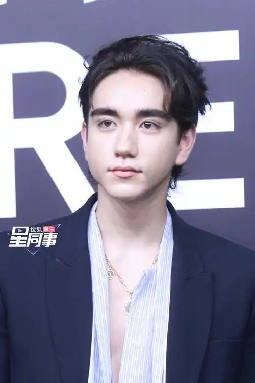 杨幂暗夜精灵##angelababy金发芭比##陈都灵蓝发人鱼姬造型##张艺