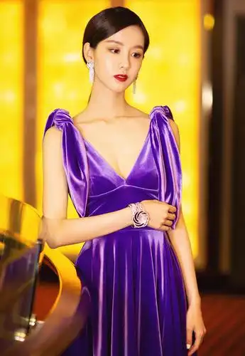 女神陈都灵:第4589期气质潮流美图欣赏