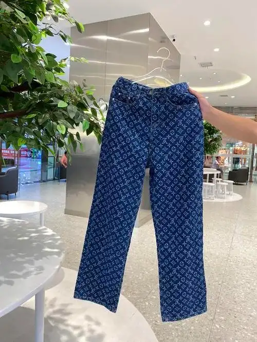 点此购买lv女款满印阔腿牛仔裤曾155645