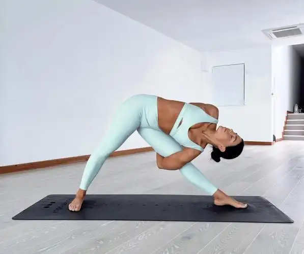 看似简单的瑜伽三角式,竟有6种变体,难度有点大!