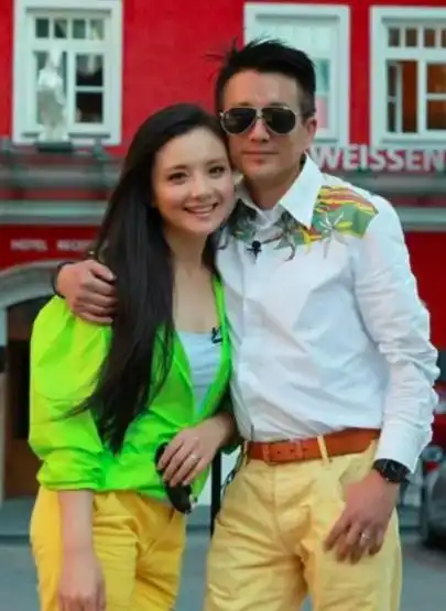 唐僧娶了崔槿汐孙茜晒与老公合影老夫老妻如新婚般甜蜜