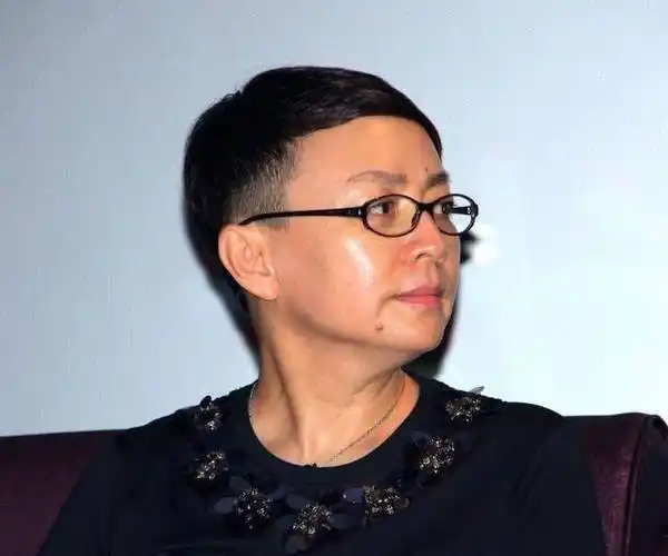 60岁倪大红近照隐瞒了31年的老婆原来是我们熟悉的她