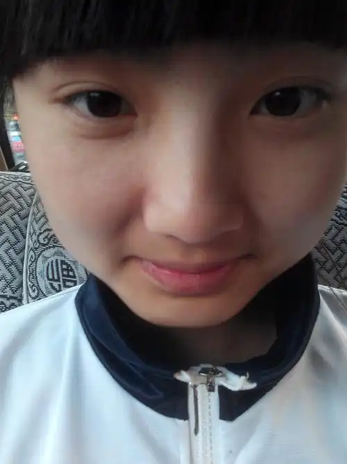 我是横下巴,也可以说是没有下巴,我属于什么脸型?中分了是不是很难看?