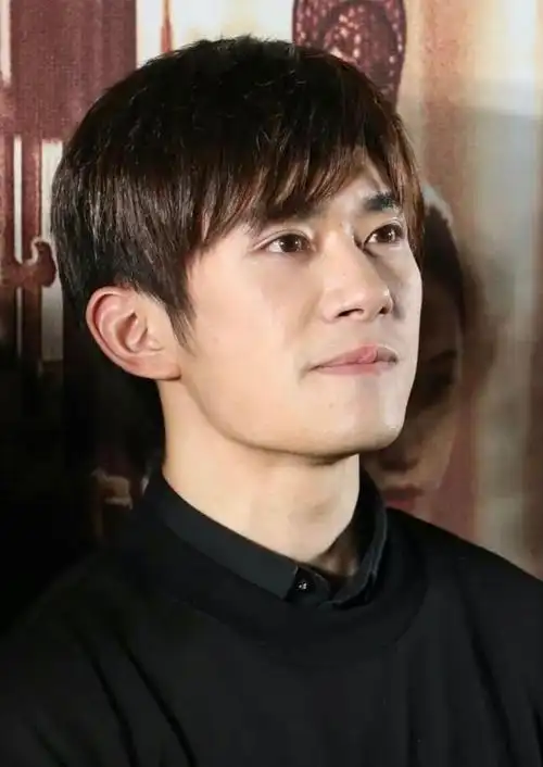 跑步|哪家媒体这么"勇"?易烊千玺的活动生图,不p就放出来了!