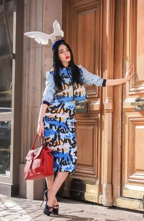 问下各位大神张馨予这双高跟鞋是什么牌子的.