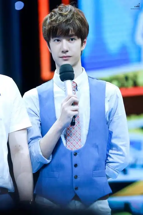 160726 天天向上录制 @uniq-王一博 cr:logo