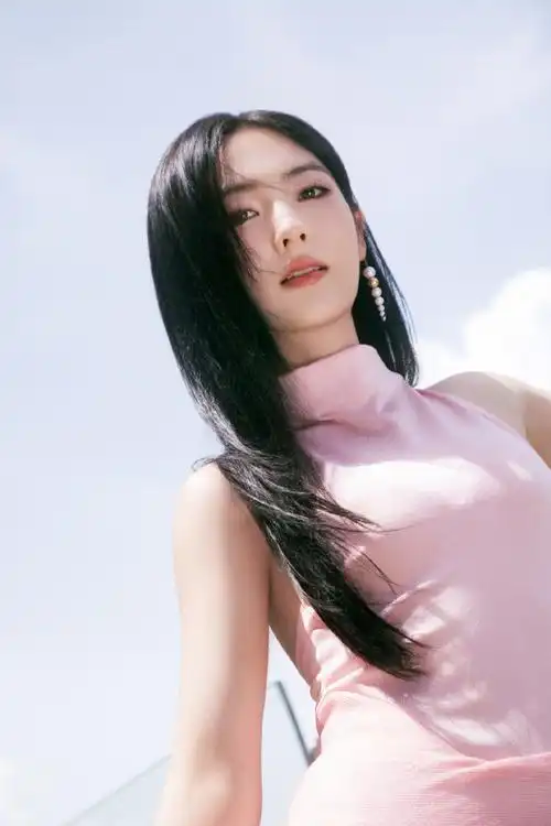 邢菲新造型美貌##邢菲黑长直浓颜造型