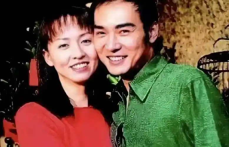 1994年,焦恩俊突然宣布:与化妆师结婚并将所有财产转让给妻子