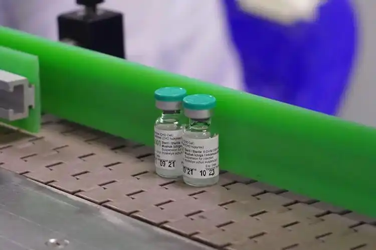 斯坦制药企业祖拉贝克实验室有限公司拍摄的新冠重组蛋白疫苗生产线