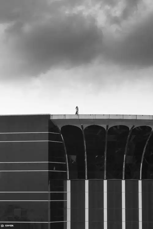 一个人在楼顶的狂欢