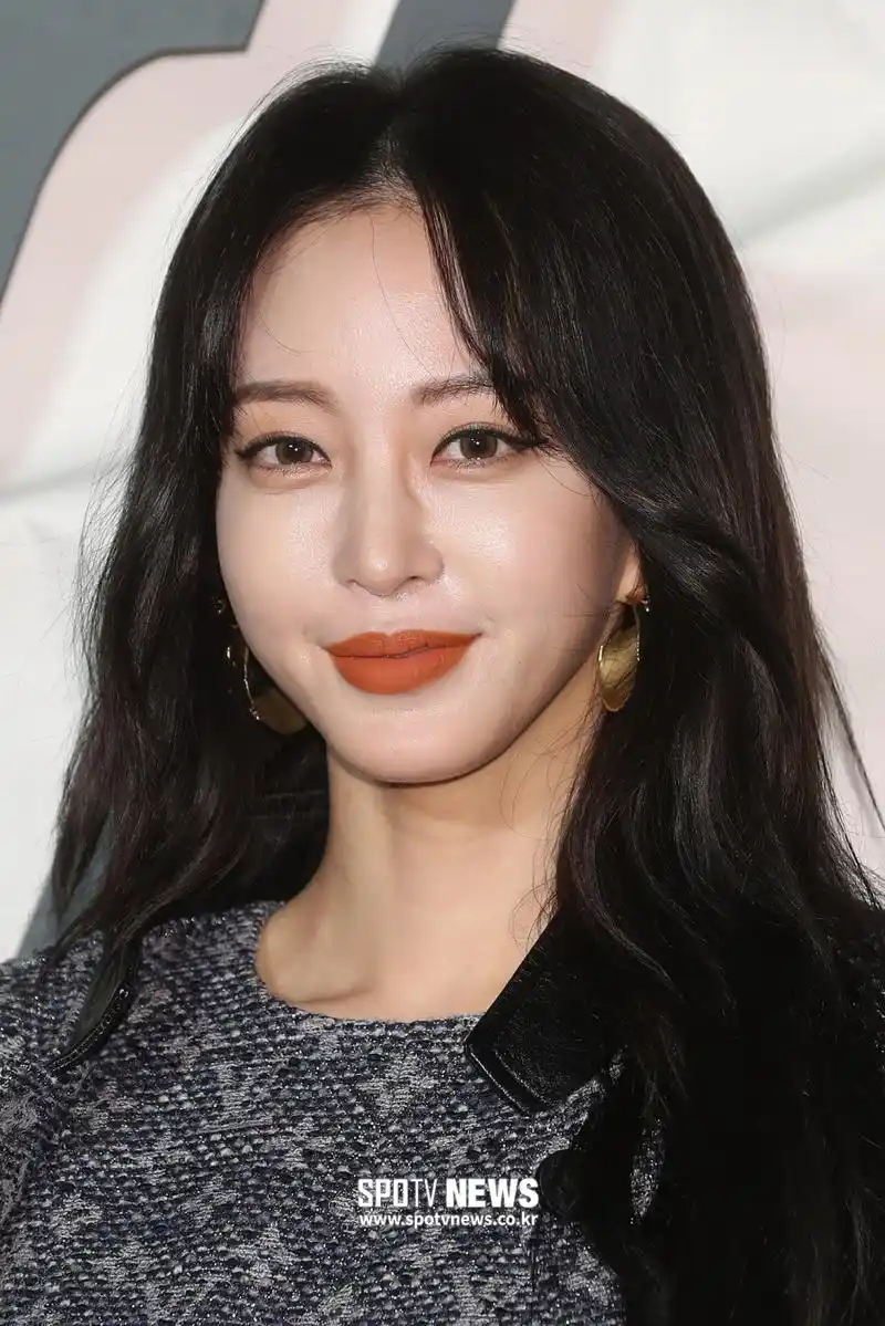 [星闻]韩艺瑟聘请法务法人…正式进入法律应对阶段——idol新闻