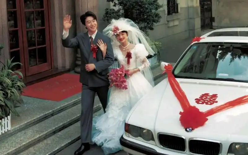 浅拍一套《90年代豪门阔太的婚纱照》