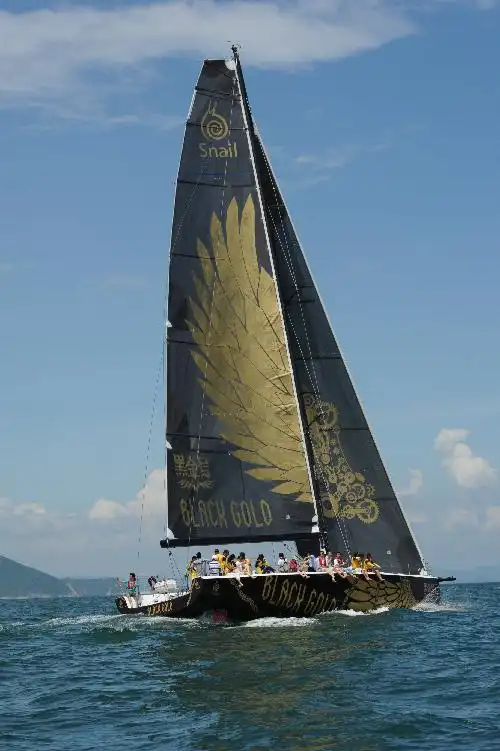 蜗牛黑金号下水中国最大竞赛帆船启航