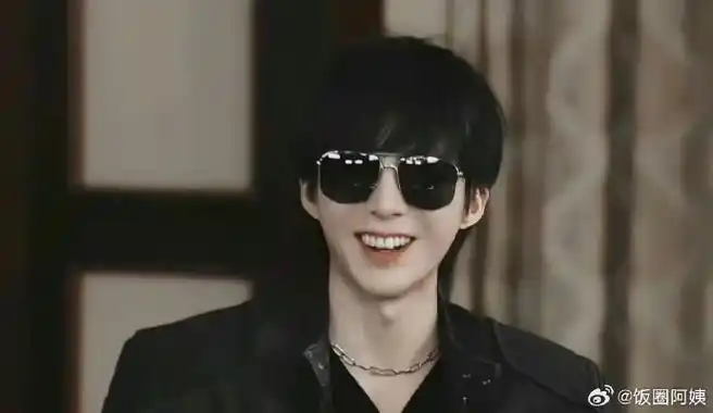 刘宇宁大背头戴墨镜泰酷辣##刘宇宁戴墨镜梦回黑瞎子