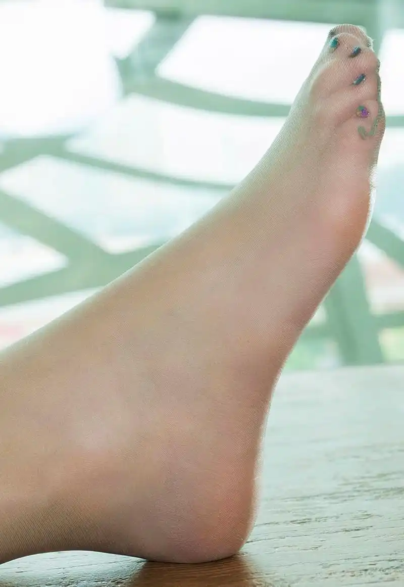 最爱的脚尖透明特写#足控#  发一发库存的拍摄