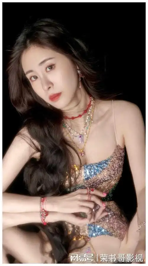 "实力歌姬"张碧晨:清纯淑女人美声甜,颜值与声线都撩人心弦