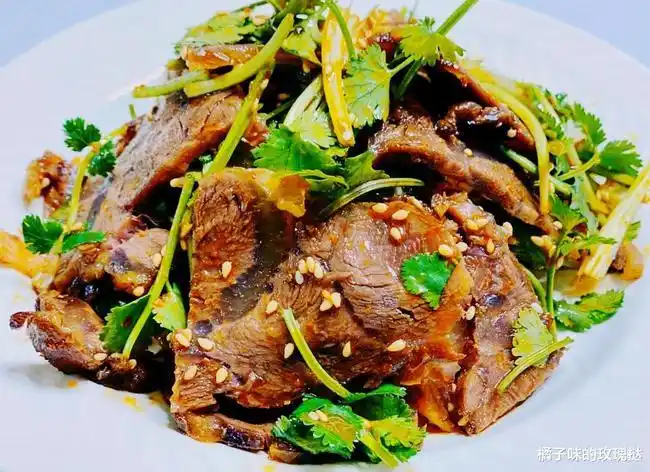 年夜饭凉菜限定推荐:口水鸡,凉拌猪肝,香菜拌牛肉,蒜泥白肉