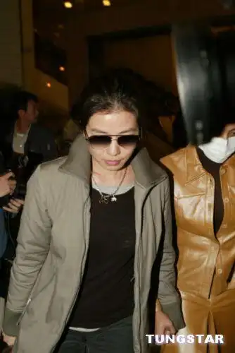 图文:梅艳芳病逝 香港演艺圈人士赶赴医院