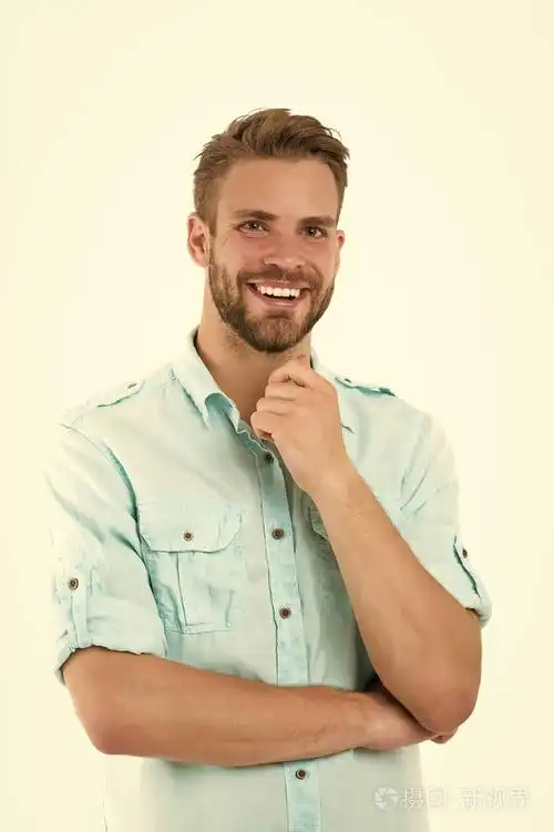 积极的情绪.好心情.灿烂的笑容.真诚微笑的男人