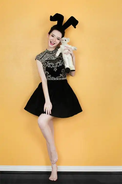 戚薇- 全身作品/裸足大本营 - 大中华·摩登时代