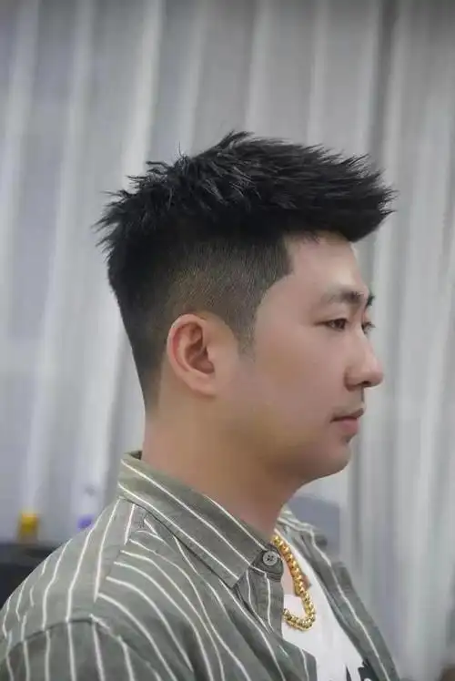 m字型发际线的男生适合的发型免烫(男生m字形发际线留什么发型好看)(4