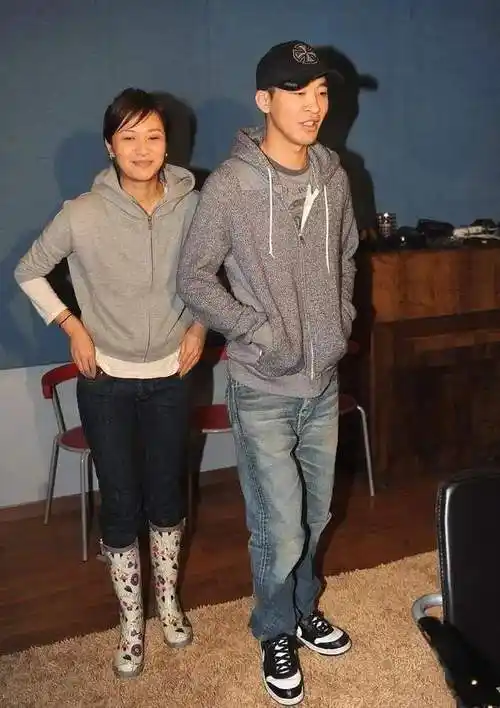 徐静蕾打高尔夫球,黄立行大声喊nice,两人婚姻状况成谜|王朔|成龙