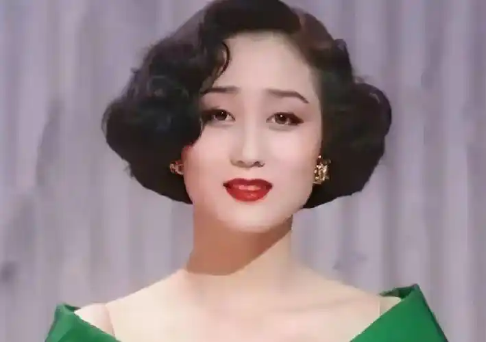 利智个人简历(61岁利智罕现身) - 散下步