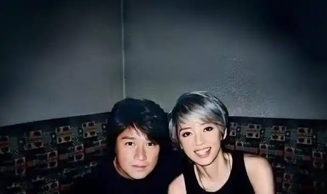 梅艳芳婚纱的秘密:永远无法掀起,为何做这么长,它的意义无人懂_刘培基