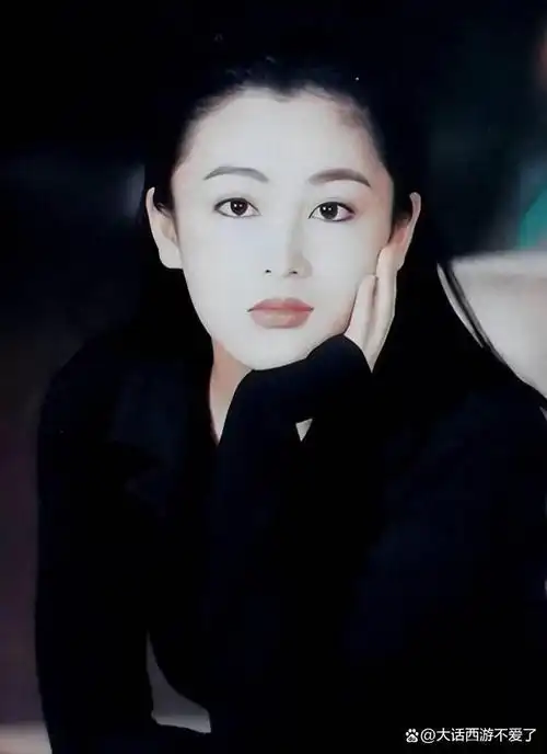 "大陆第一美女"陈红年轻时有多美?长相天然穿衣时髦,太惊艳了