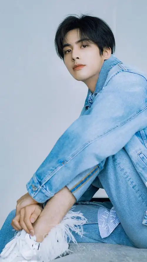 宋威龙为何成2020年最先火的男星何炅的这句夸赞道出了一切