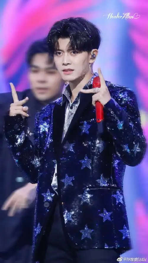 2021年央视春晚#想看任嘉伦[心][心][心] . 来自heygirl_zjy - 尾博