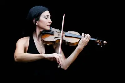 小提琴持琴姿势需要注意的几方面