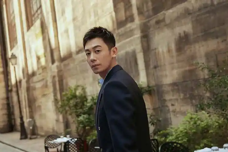 朱亚文巴黎时装周帅气街拍图片79