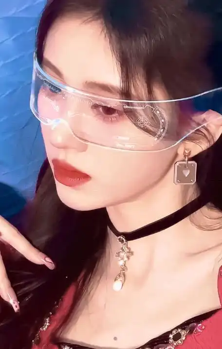 鞠婧祎白开水后再换风格道具出彩怼脸拍戴眼镜就是ai