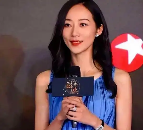 韩雪和富商万山约会照被曝光!两人年龄相差18岁但感情稳定