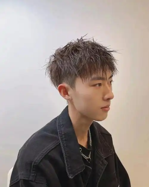 无需打理 (轻抹摩丝即可)增加男士形象魅力 酷感十足男士钢夹烫 纹理