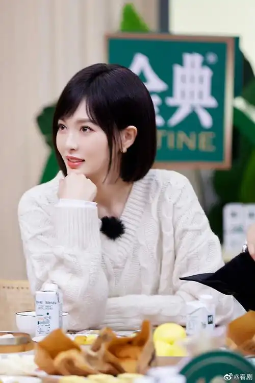 唐嫣《我们的客栈》剧照九宫格来啦糖总短发造型真的好美梦回赵默笙