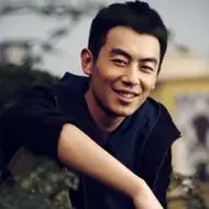 中国大陆男演员朱亚文头像图片