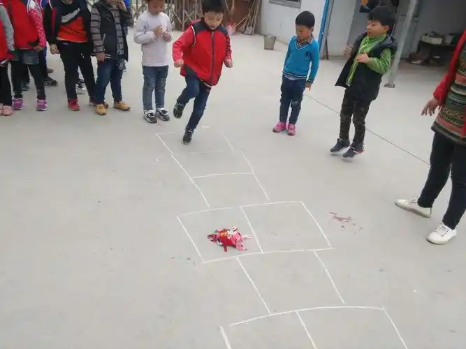 民间游戏――跳房子