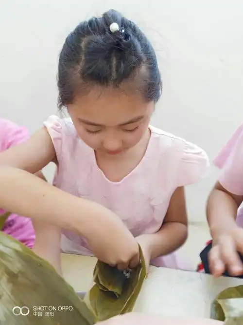 后付楼小学端午节包粽子活动(副本)