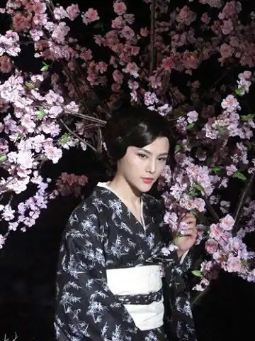 《欢喜婆婆巧媳妇》将播 孙坚戏中分身亦男亦女