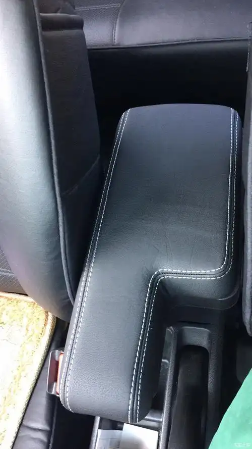 副驾驶专用扶手箱