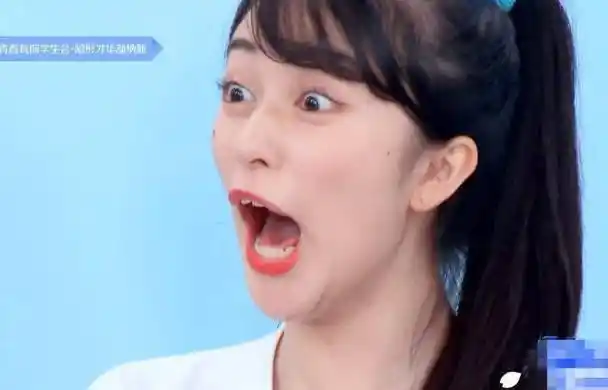 费沁源手劈西瓜吓坏众人看到喻言的反应是我眼花了吧