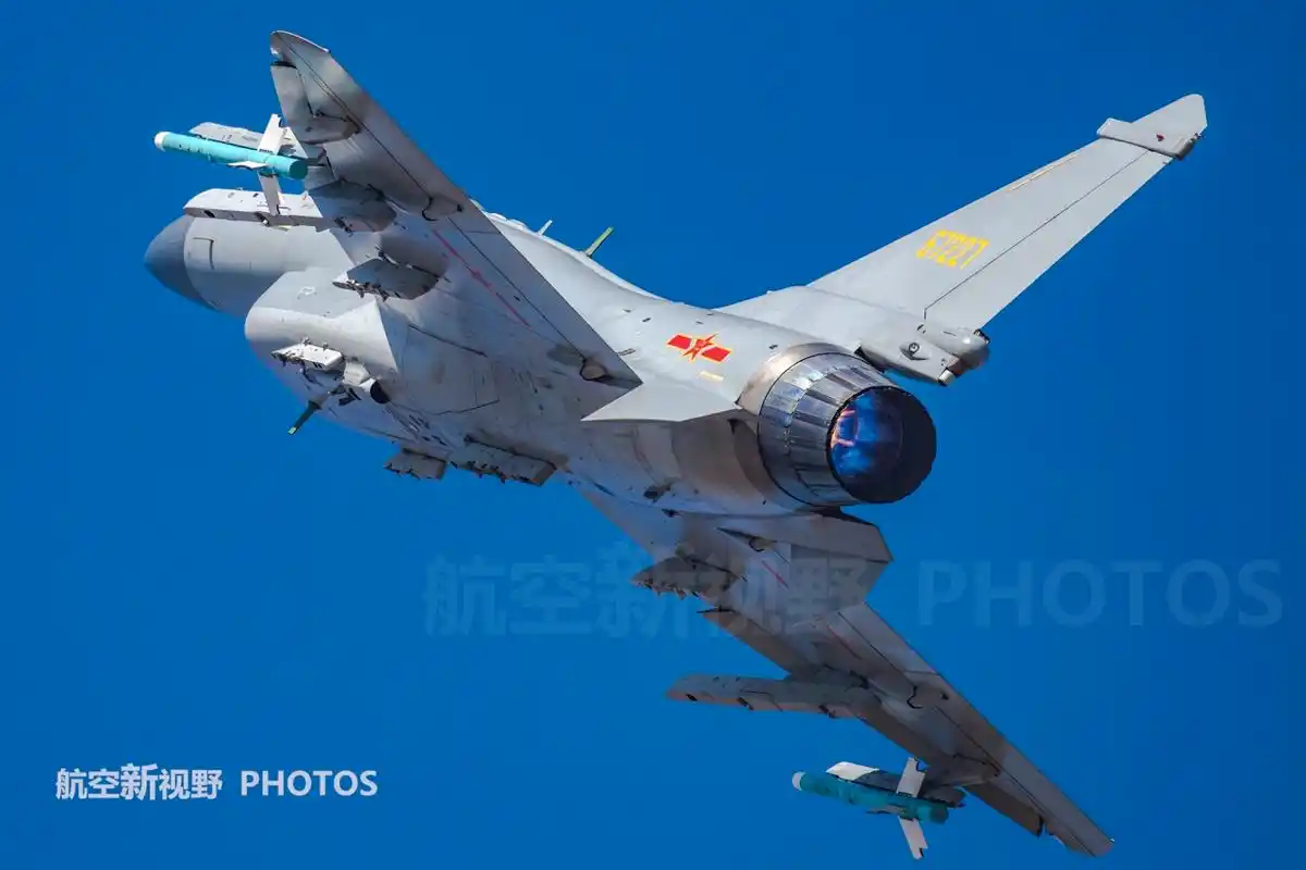 歼-10b战机超高清细节,国产战机做工精湛,细节处理已是一流_图片