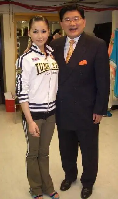 曹可凡(电视节目男主持人))_石塘网