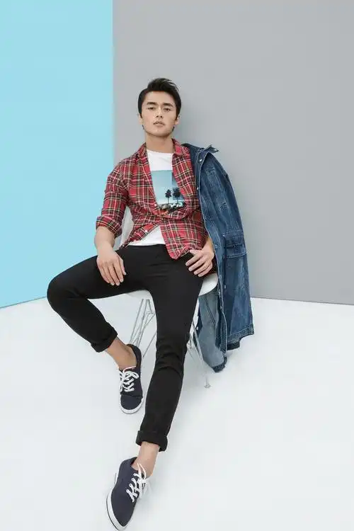 《时装lofficiel》特邀国际超模奚梦瑶与赵磊倾情演绎最有爱的情侣