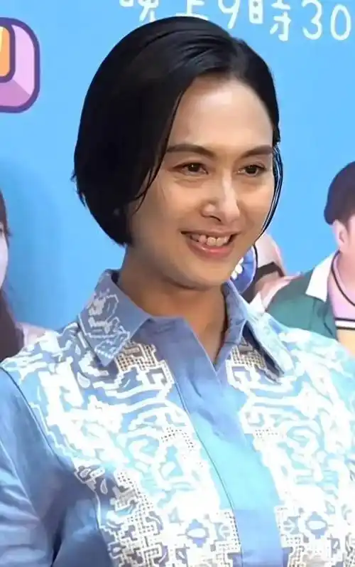 大美女朱茵近照曝光,53岁状态非常自然,网友感叹颜值像何超琼