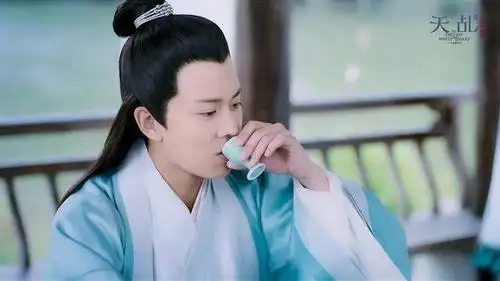 古装剧饮酒照,润玉,旭凤,紫萱,白真,谁的动作最让你倾心?