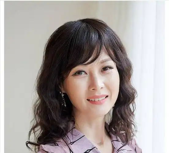 50岁中年女性剪什么发型显年轻?